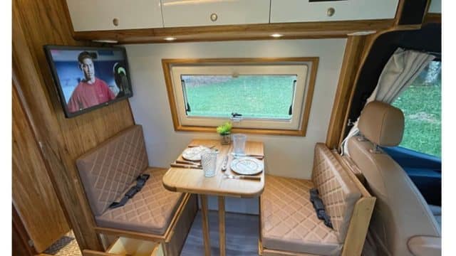 Design interno motorhome da fábrica Globe Motorhomes