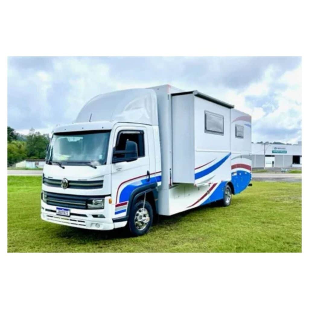 Motorhome em Caminhão da Fábrica Trailecar Trailer e Motorhome