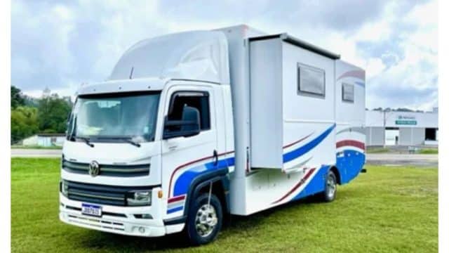 Motorhome em Caminhão da Fábrica Trailecar Trailer e Motorhome