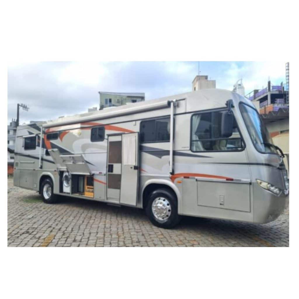 Motorhome em Ônibus Mercedes Benz da Empresa MP Motorhomes