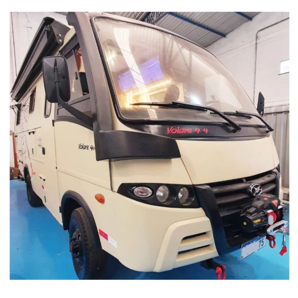 Motorhome em micro ônibus Volare da Empresa Liberty Motorhomes