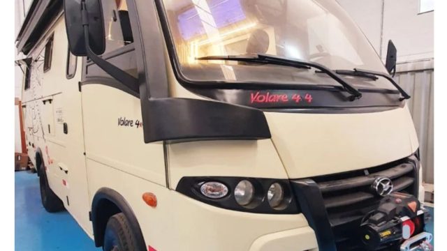 Motorhome em micro ônibus Volare da Empresa Liberty Motorhomes